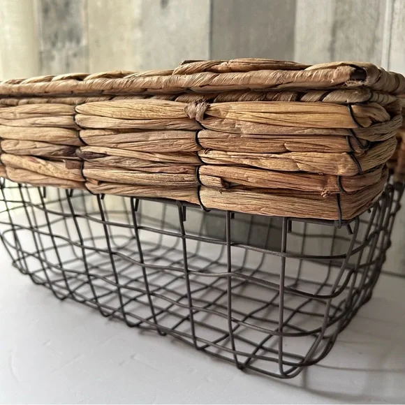 🌴Farmhouse Metal Wire Storage Basket with Removable Woven Wicker Top - Picture 2 of 14